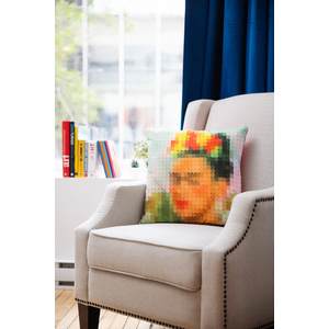 Kép 2/5 - Pixel Art Párnahuzat - Frida