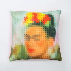Kép 1/5 - Pixel Art Párnahuzat - Frida